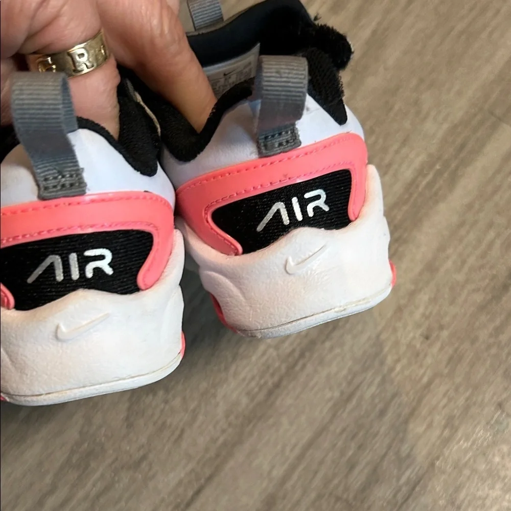 Nike Kids' Gray & Pink Hook-and-Loop Sneakers